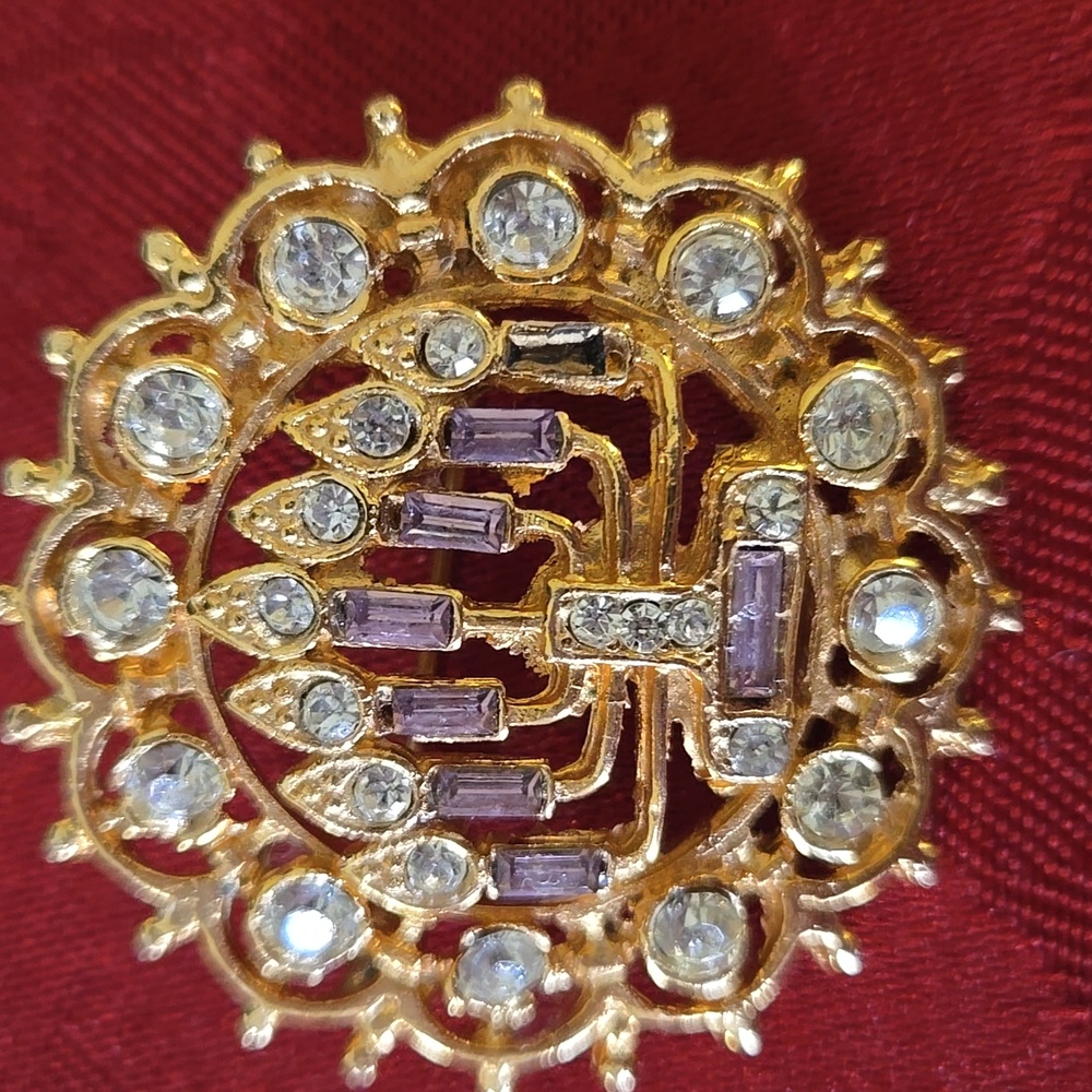 Beautiful Goldtone Menorah Brooch/ Pendant - Picture 2 of 4